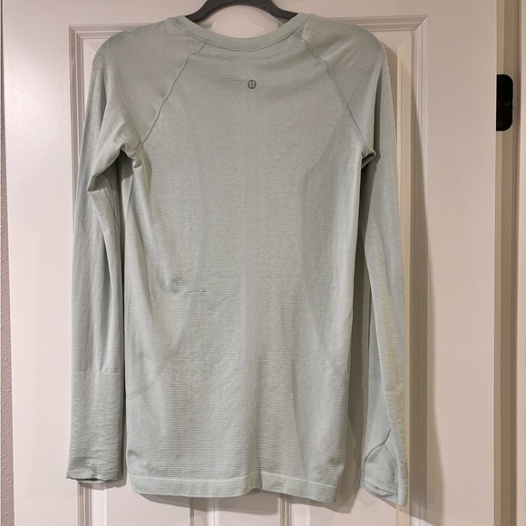 Lululemon Light Green Long Sleeve Top, Swiftly Tech size 6 - Picture 2 of 2